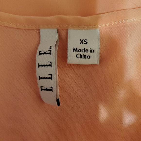 Elle Peach Sleeveless Blouse - Picture 3 of 3